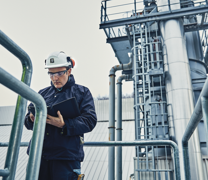 Refinery hard hat